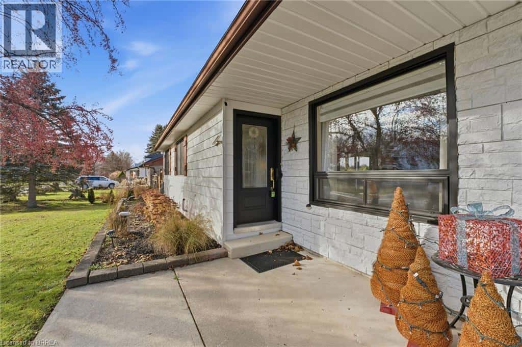 33 DUFFERIN Street — Burford, Ontario - Photo 5 of 50