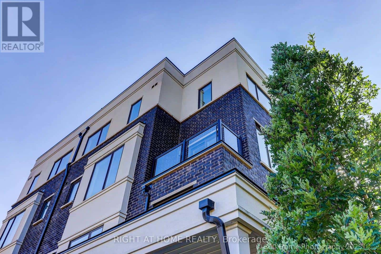 28 - 200 ALEX GARDNER CIRCLE — Aurora (Aurora Village), Ontario - Photo 4 of 22