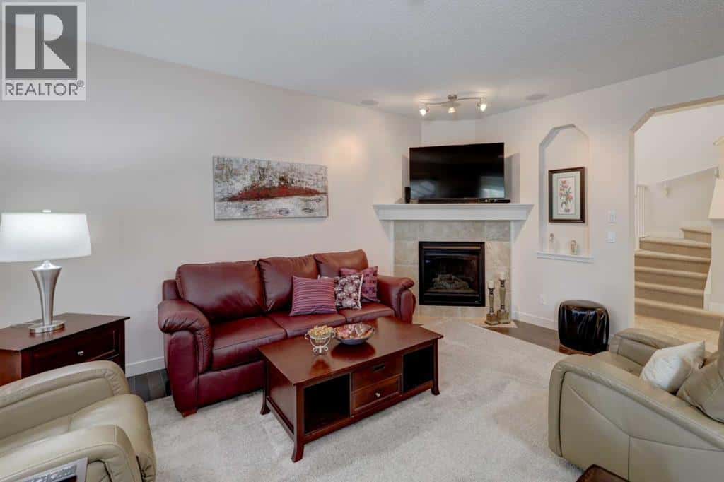 1210 Kingston Crescent SE — Airdrie, Alberta - Photo 3 of 34