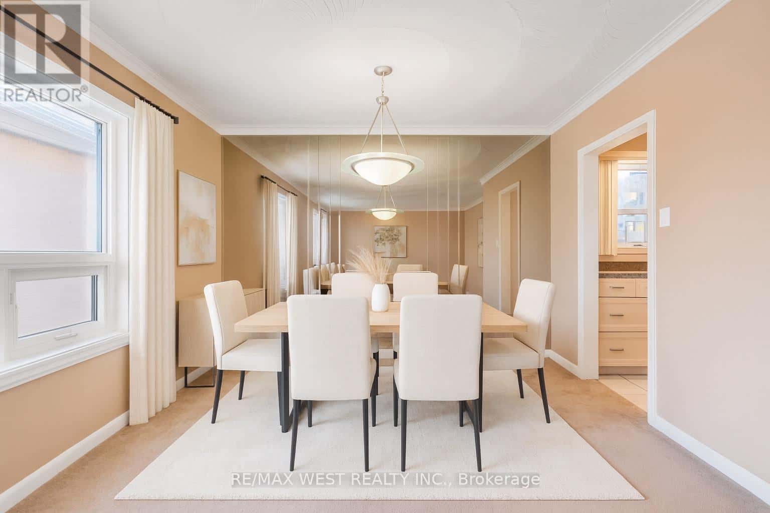 5 HENLEY CRESCENT — Toronto (Rexdale-Kipling), Ontario - Photo 4 of 22