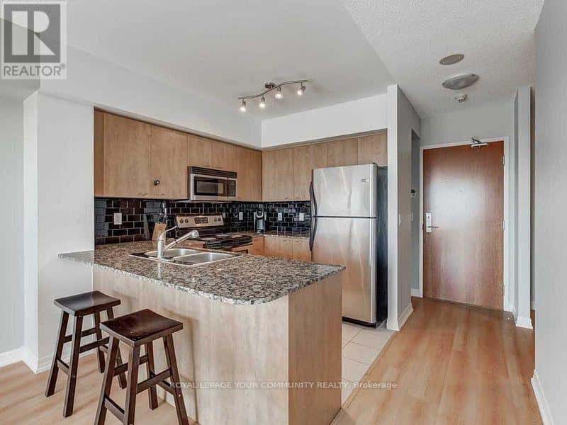 901 - 1403 ROYAL YORK ROAD — Toronto (Humber Heights), Ontario - Photo 5 of 16