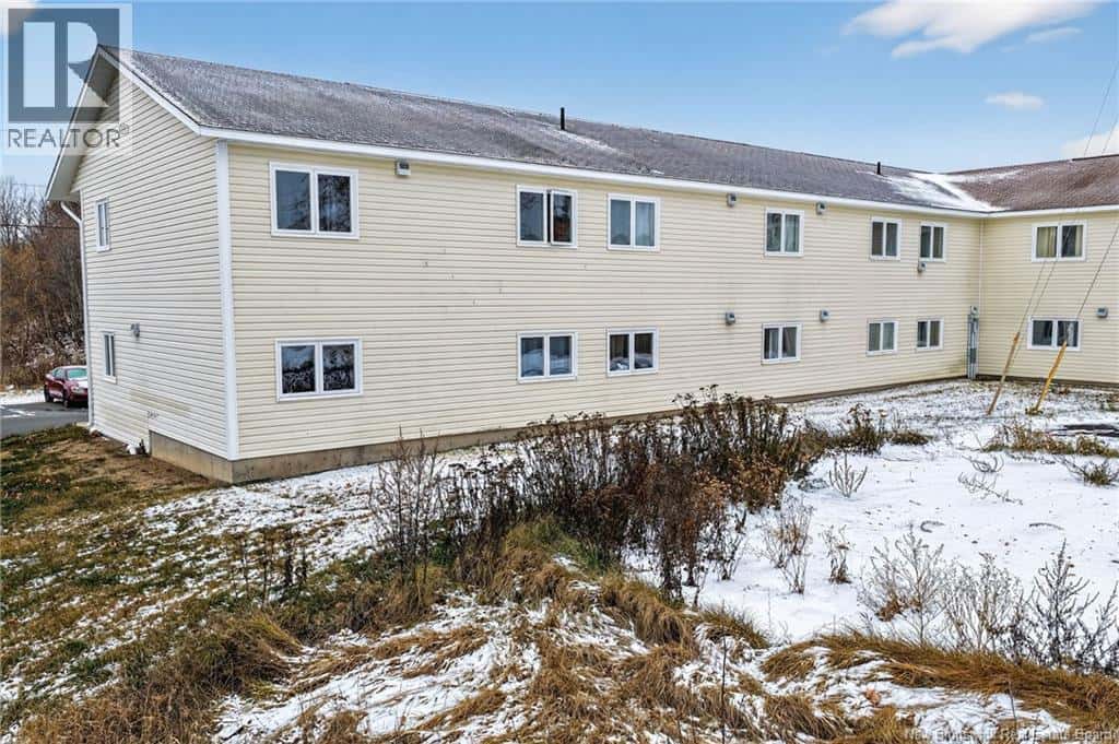 725 Univesity Drive — Bathurst, New Brunswick - Photo 2 of 49