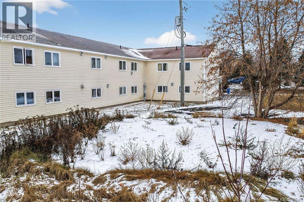 725 Univesity Drive — Bathurst, New Brunswick - Photo 3 of 49