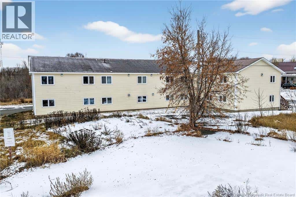 725 Univesity Drive — Bathurst, New Brunswick - Photo 4 of 49