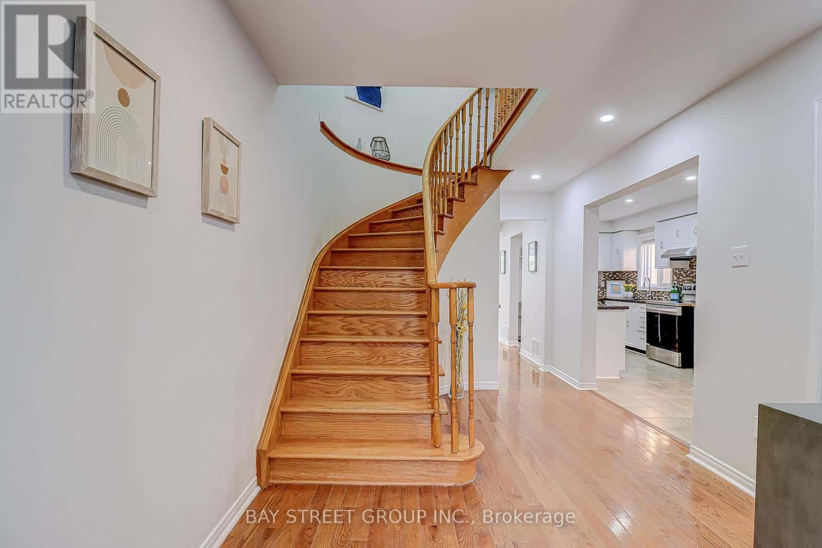 679 CONSTELLATION DRIVE — Mississauga (Hurontario), Ontario - Photo 2 of 40