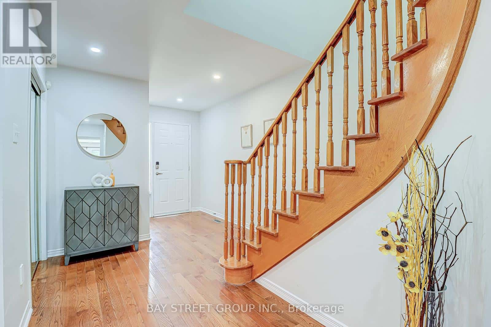 679 CONSTELLATION DRIVE — Mississauga (Hurontario), Ontario - Photo 3 of 40