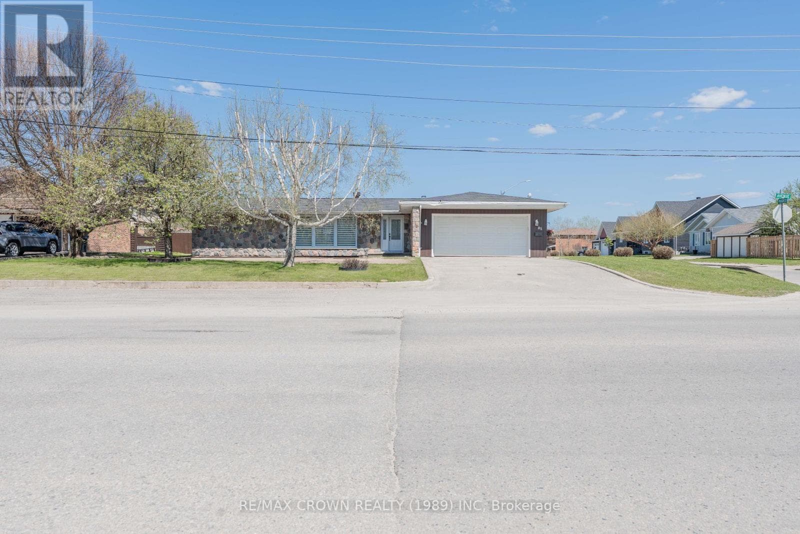 85 AVENUE ROAD — Kapuskasing, Ontario - Main photo