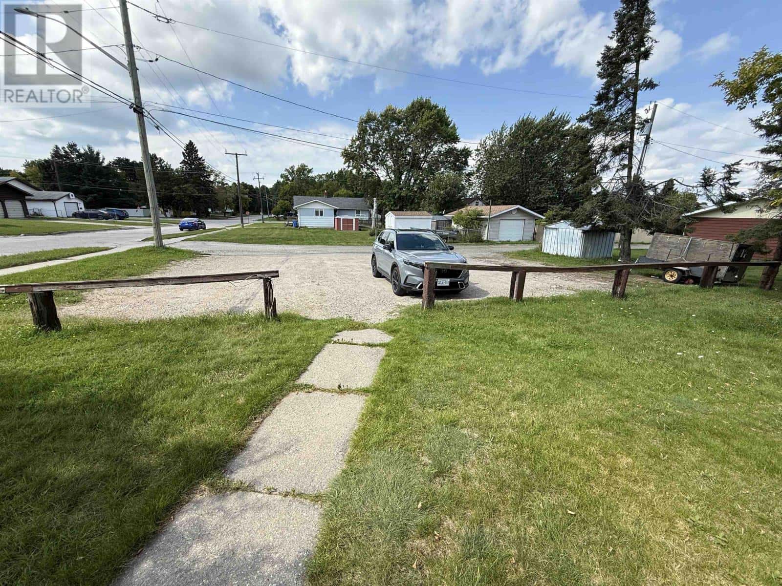 93 Orvis ST — Dryden, Ontario - Photo 3 of 18