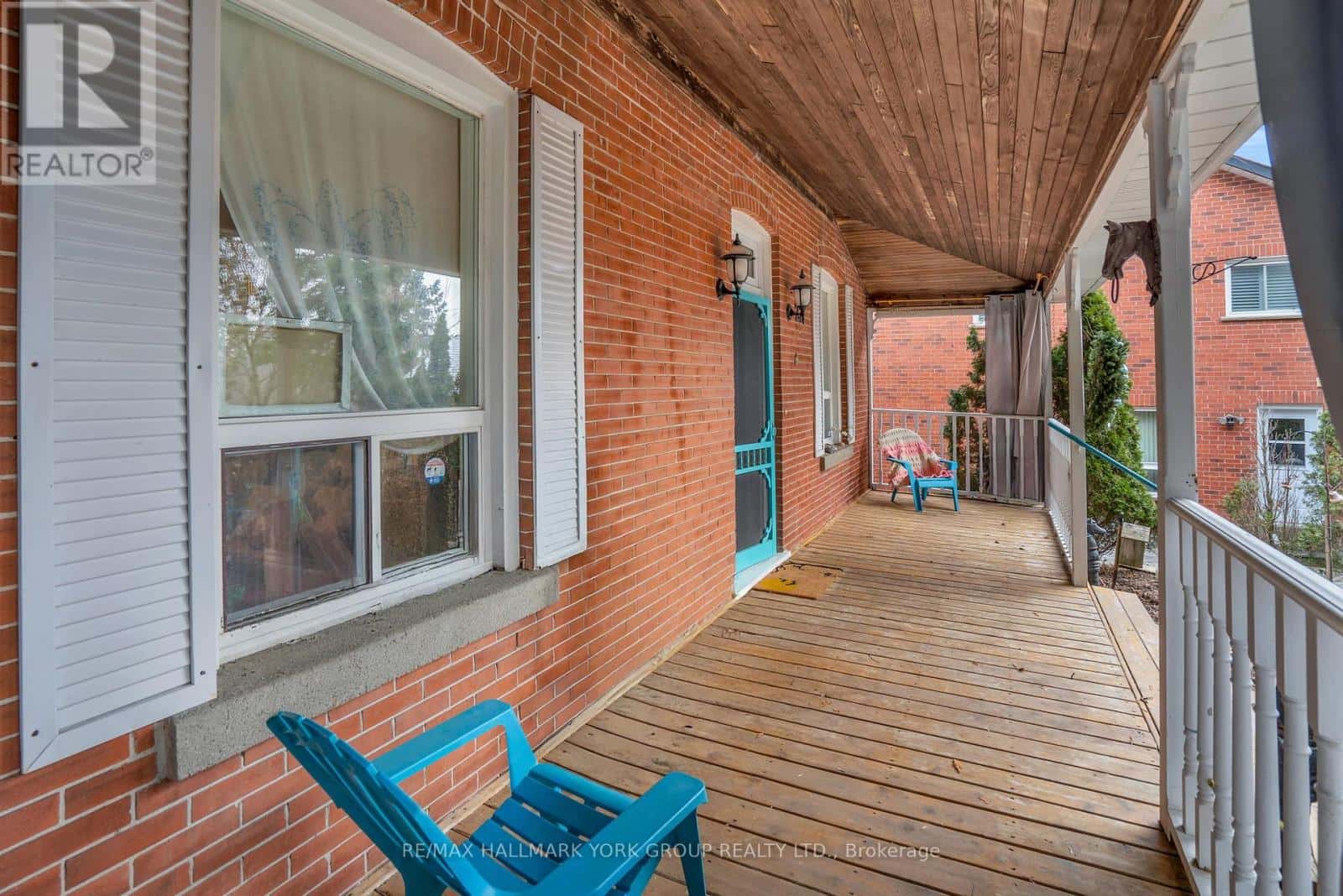 22 MARKSBURY COURT — Aurora (Aurora Heights), Ontario - Photo 3 of 33