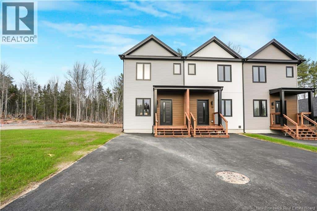 16 18 20 Terry Fox Drive — Oromocto, New Brunswick - Photo 3 of 34