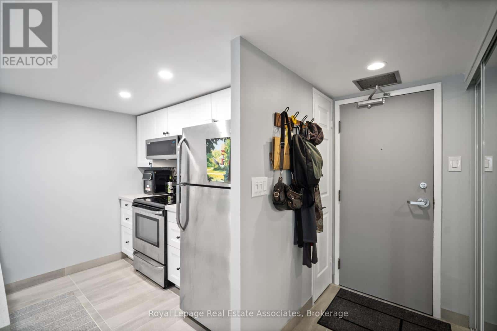 805 - 705 KING STREET W — Toronto (Niagara), Ontario - Photo 2 of 45