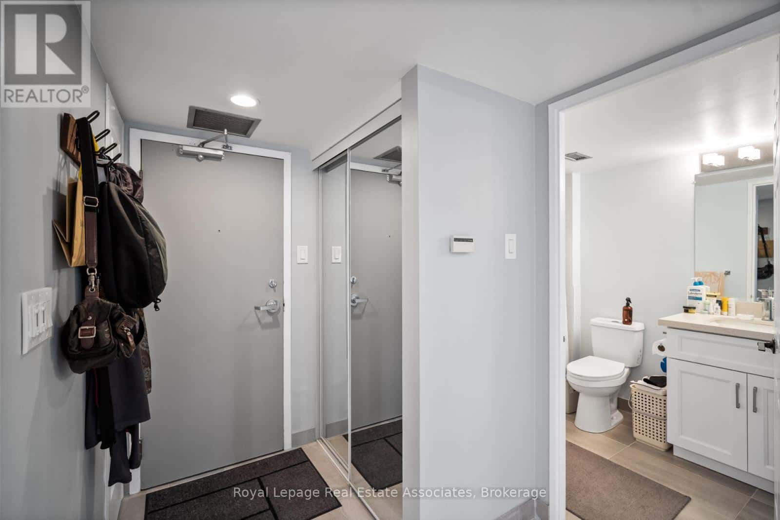 805 - 705 KING STREET W — Toronto (Niagara), Ontario - Photo 3 of 45