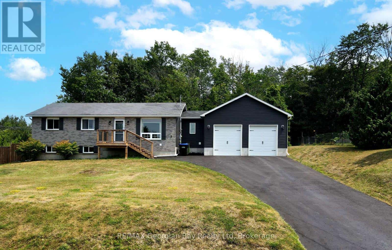 5 EASTON AVENUE — Tay (Port McNicoll), Ontario - Photo 2 of 35