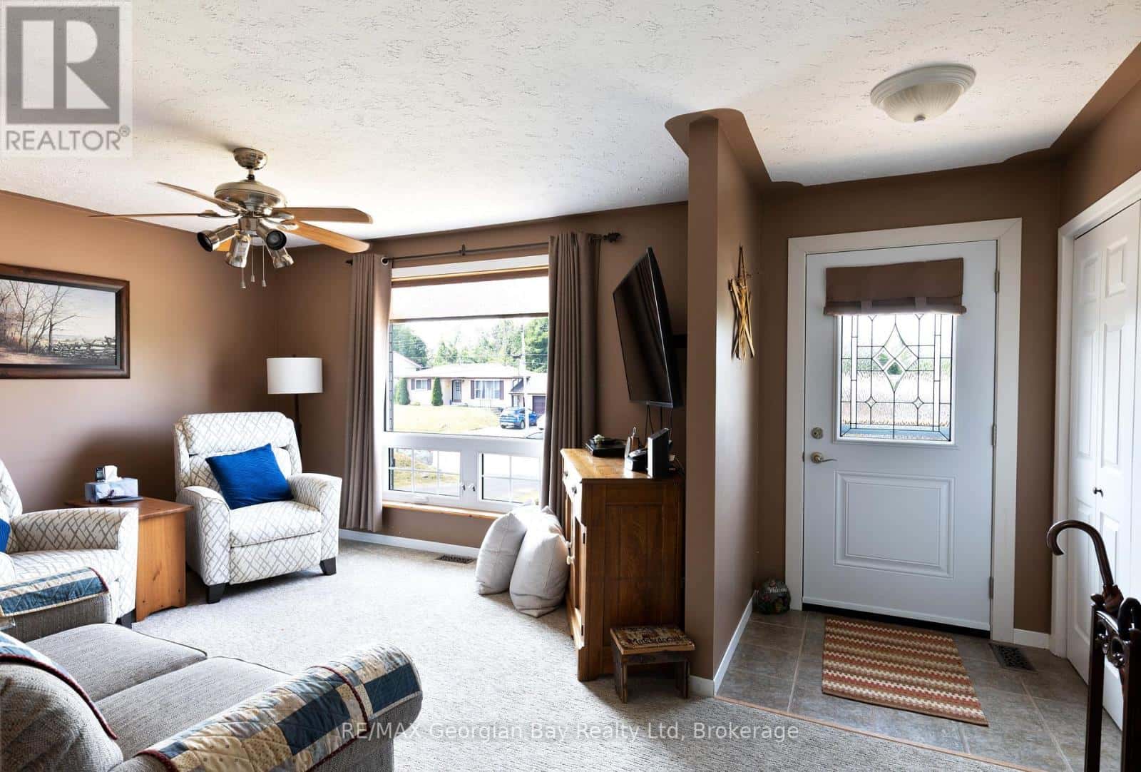 5 EASTON AVENUE — Tay (Port McNicoll), Ontario - Photo 4 of 35