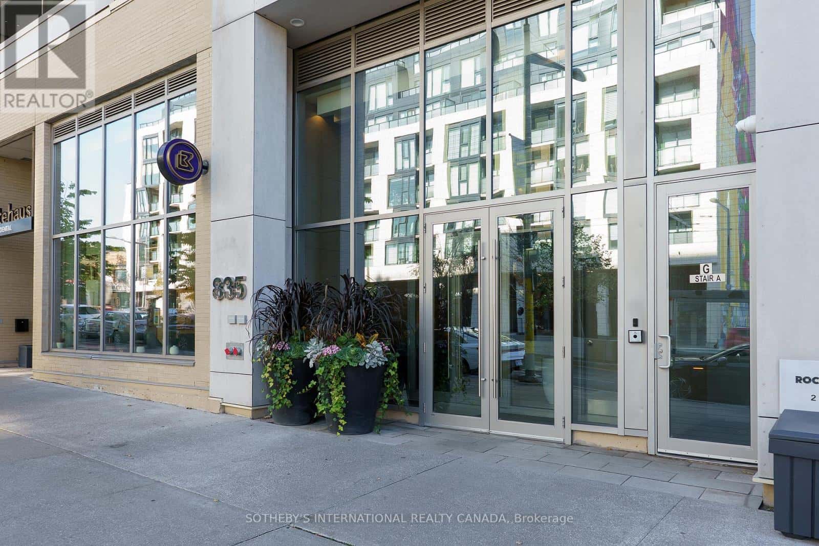 707 - 835 ST. CLAIR AVENUE W — Toronto (Wychwood), Ontario - Photo 2 of 30