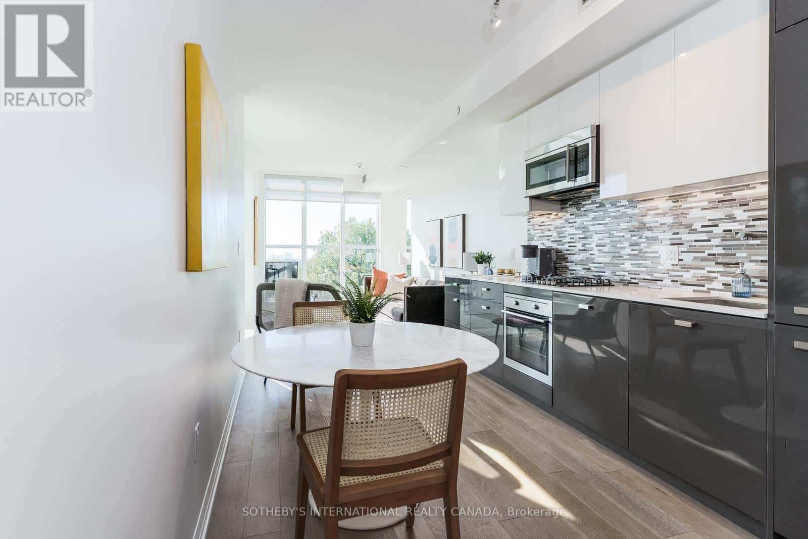 707 - 835 ST. CLAIR AVENUE W — Toronto (Wychwood), Ontario - Photo 3 of 30