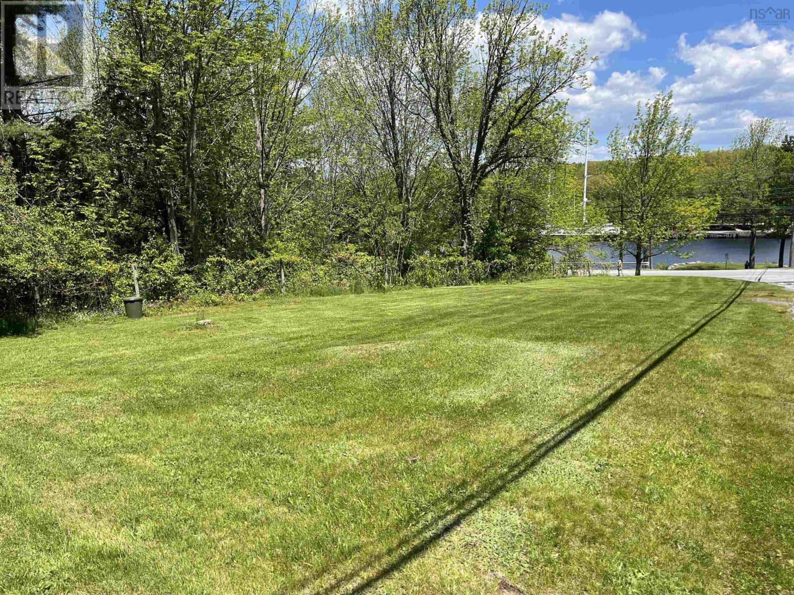 8 Pine Street — Bridgewater, Nova Scotia - Photo 4 of 6