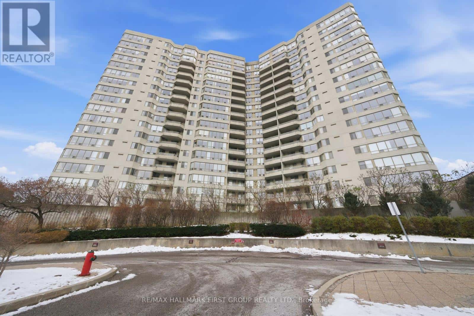 908 - 150 ALTON TOWERS CIRCLE — Toronto (Milliken), Ontario - Photo 2 of 26