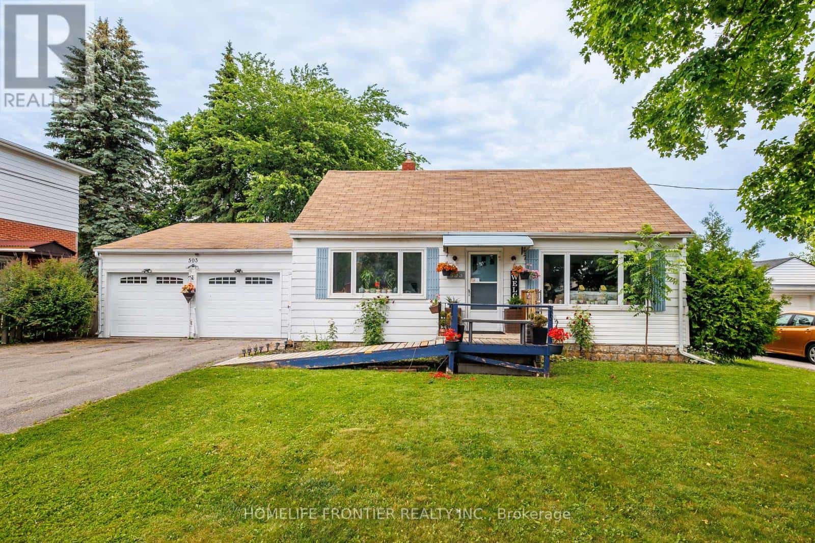 593 WATSON AVENUE — Newmarket (Huron Heights-Leslie Valley), Ontario - Photo 2 of 5