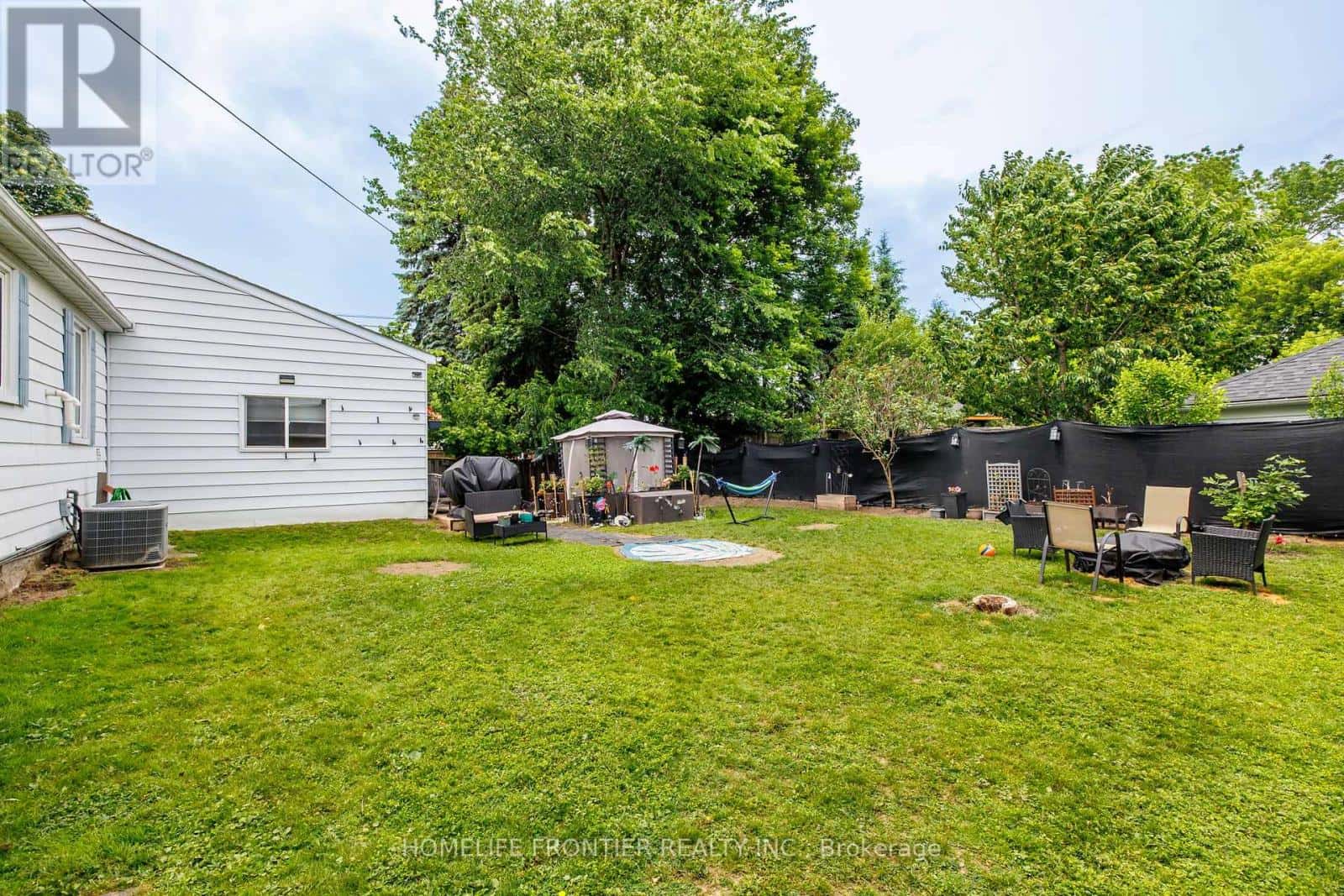 593 WATSON AVENUE — Newmarket (Huron Heights-Leslie Valley), Ontario - Photo 4 of 5