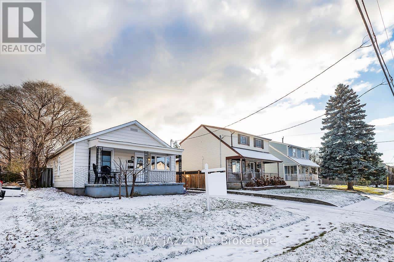 183 CONANT STREET — Oshawa (Lakeview), Ontario - Photo 2 of 32