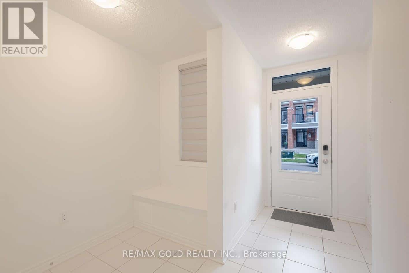 3 MELMAR STREET — Brampton (Northwest Brampton), Ontario - Photo 4 of 22