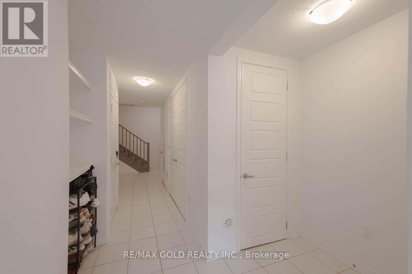 3 MELMAR STREET — Brampton (Northwest Brampton), Ontario - Photo 5 of 22