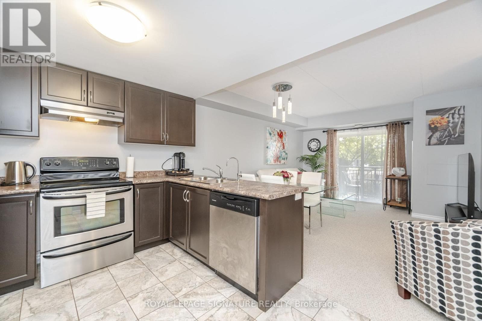 111 - 67 KINGSBURY SQUARE — Guelph (Pineridge/Westminster Woods), Ontario - Main photo