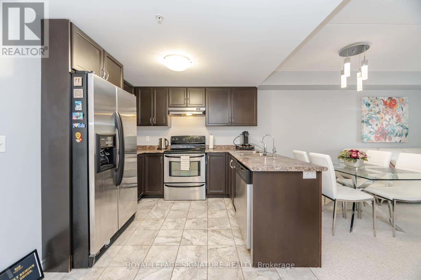 111 - 67 KINGSBURY SQUARE — Guelph (Pineridge/Westminster Woods), Ontario - Photo 2 of 28