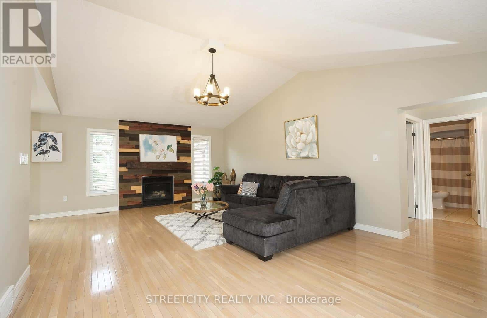 1861 LOUISE BOULEVARD — London North (North R), Ontario - Photo 5 of 34