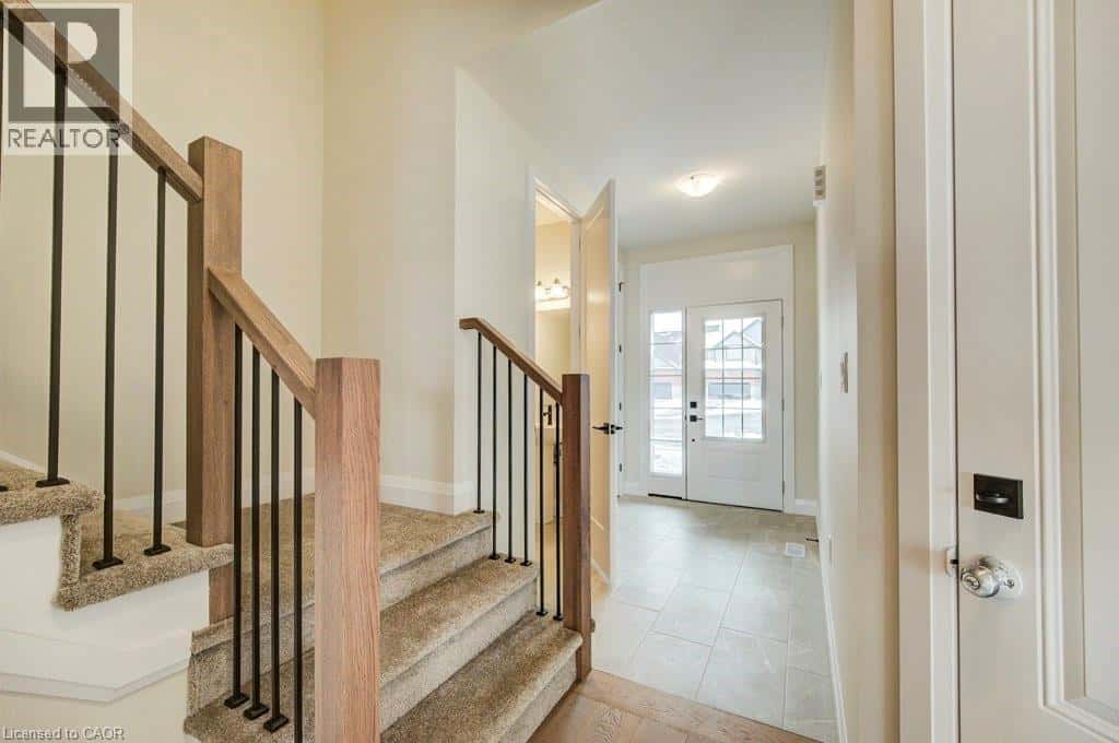 243 APPLEWOOD Street — Plattsville, Ontario - Photo 5 of 42