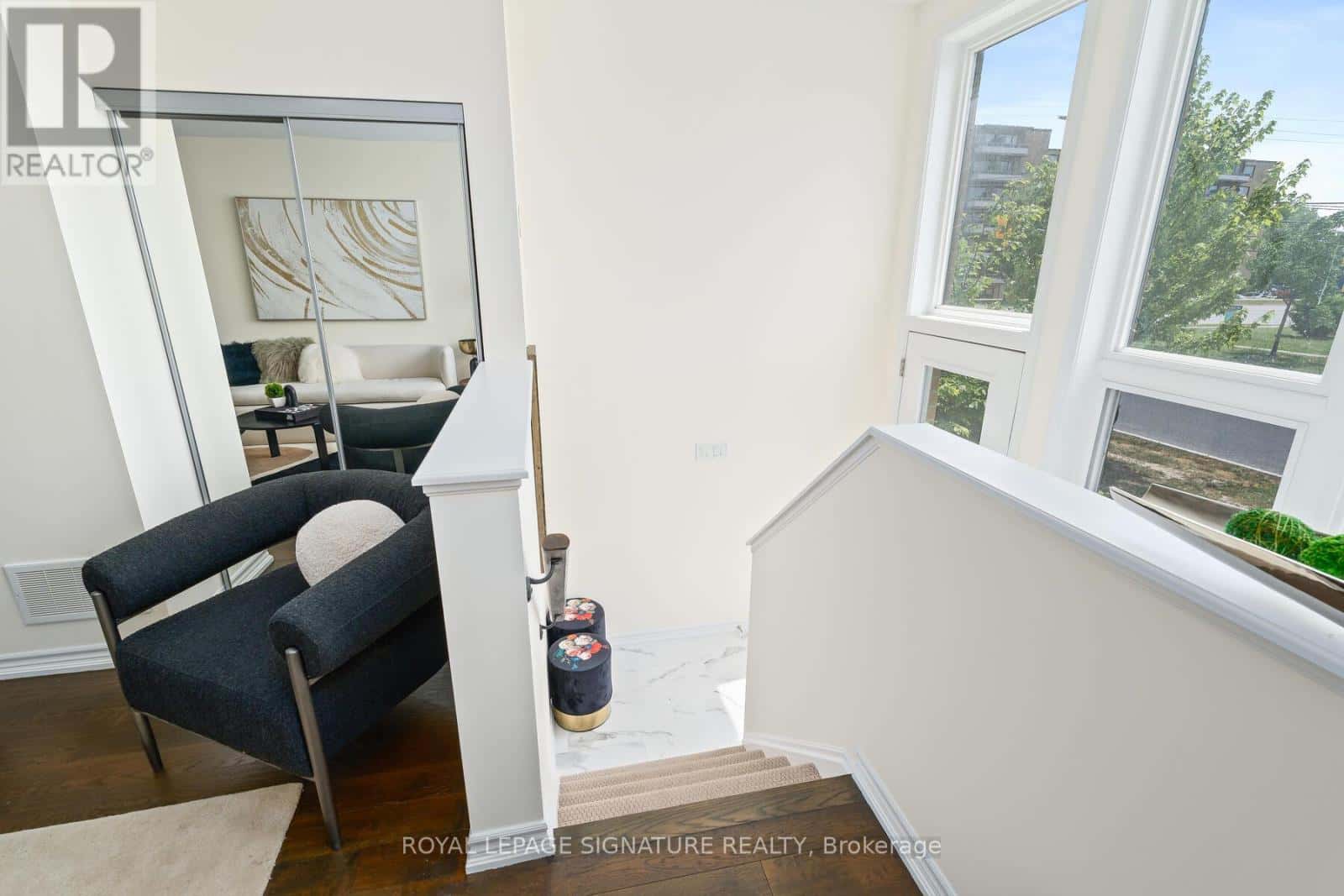 10 CURLEW DRIVE — Toronto (Parkwoods-Donalda), Ontario - Photo 2 of 17