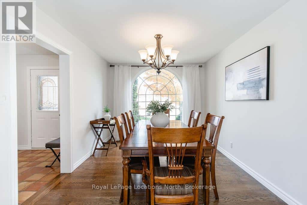 3580 LINDA STREET — Innisfil, Ontario - Photo 4 of 49