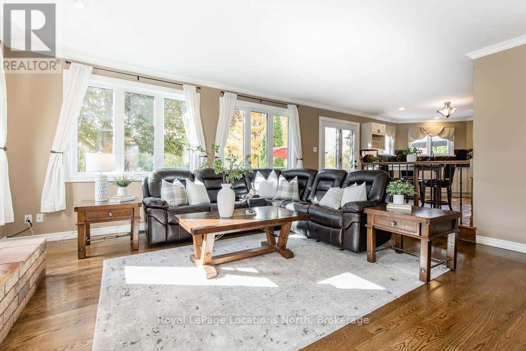 3580 LINDA STREET — Innisfil, Ontario - Photo 5 of 49