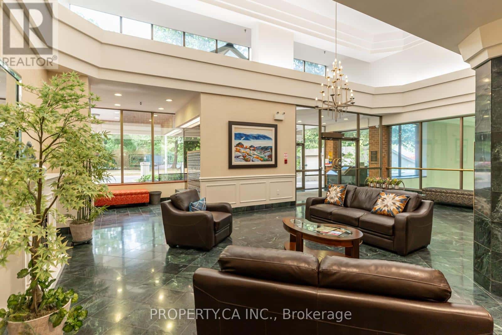 1201 - 1271 WALDEN CIRCLE — Mississauga (Clarkson), Ontario - Photo 2 of 40