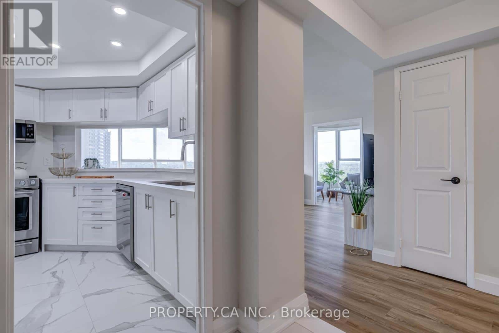 1201 - 1271 WALDEN CIRCLE — Mississauga (Clarkson), Ontario - Photo 5 of 40