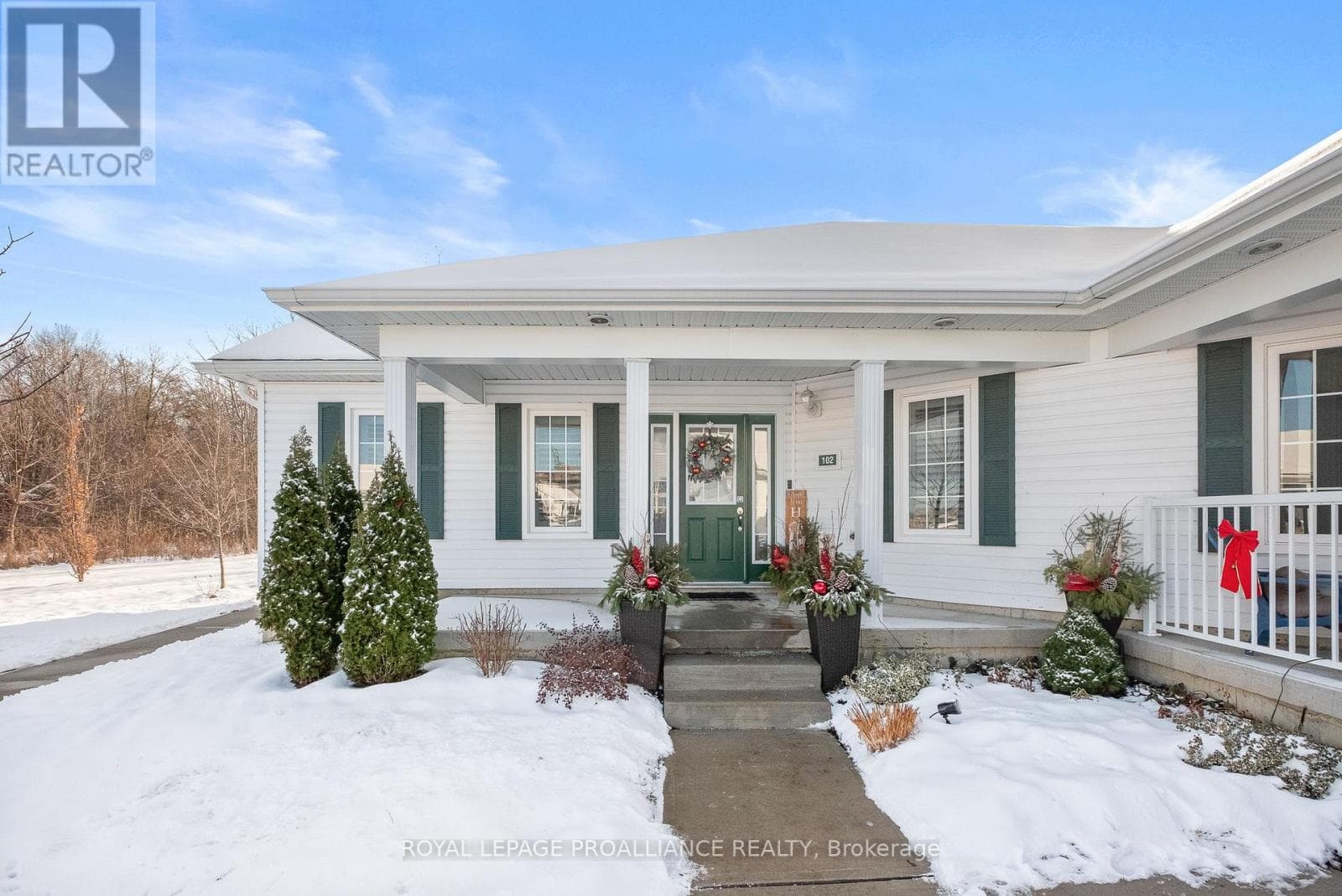 102 - 300 CROFT STREET — Port Hope, Ontario - Main photo