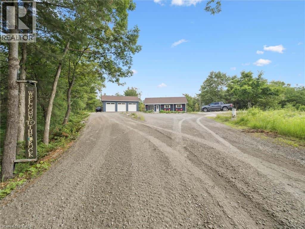 891 PENINSULA Road — Gravenhurst, Ontario - Photo 4 of 50