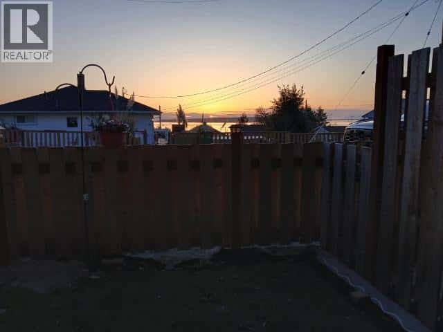 B4-6900 BURNABY STREET — Powell River, British Columbia - Photo 2 of 37