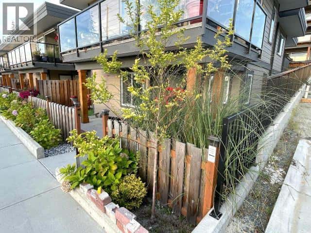 B4-6900 BURNABY STREET — Powell River, British Columbia - Photo 4 of 37