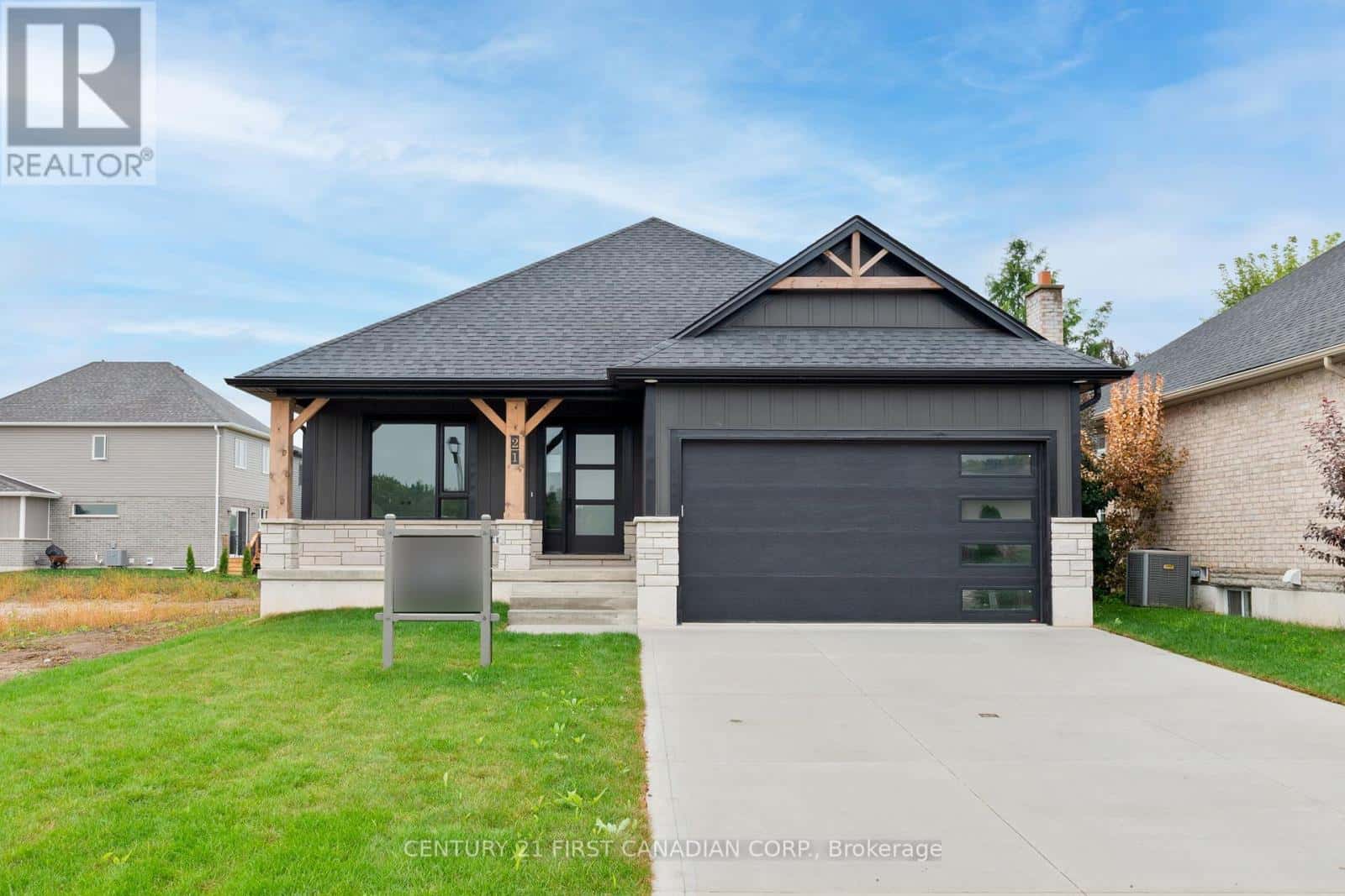 21 HAMILTON STREET — North Middlesex (Ailsa Craig), Ontario - Photo 3 of 26