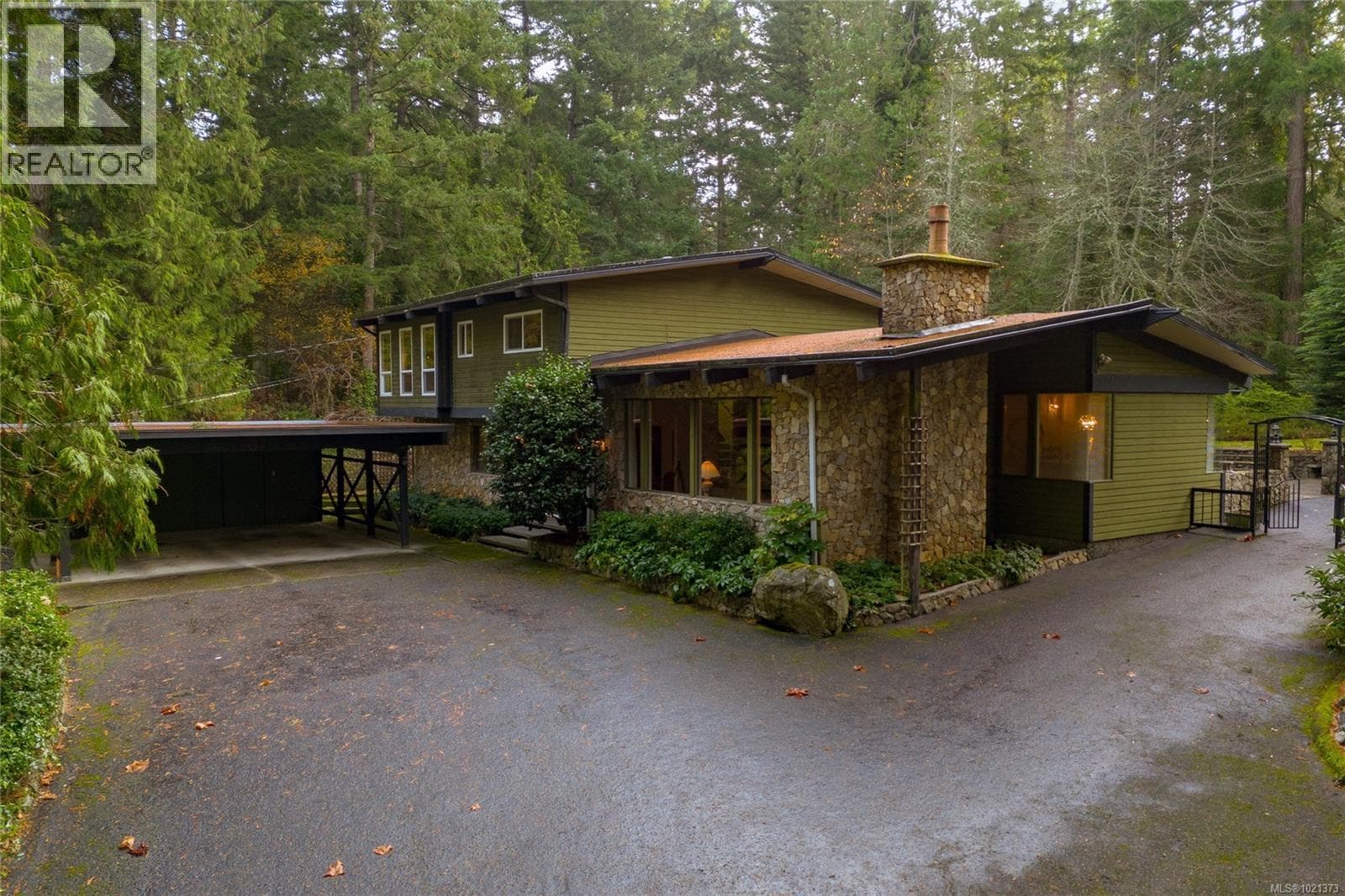 9565 Ardmore Dr — North Saanich, British Columbia - Main photo