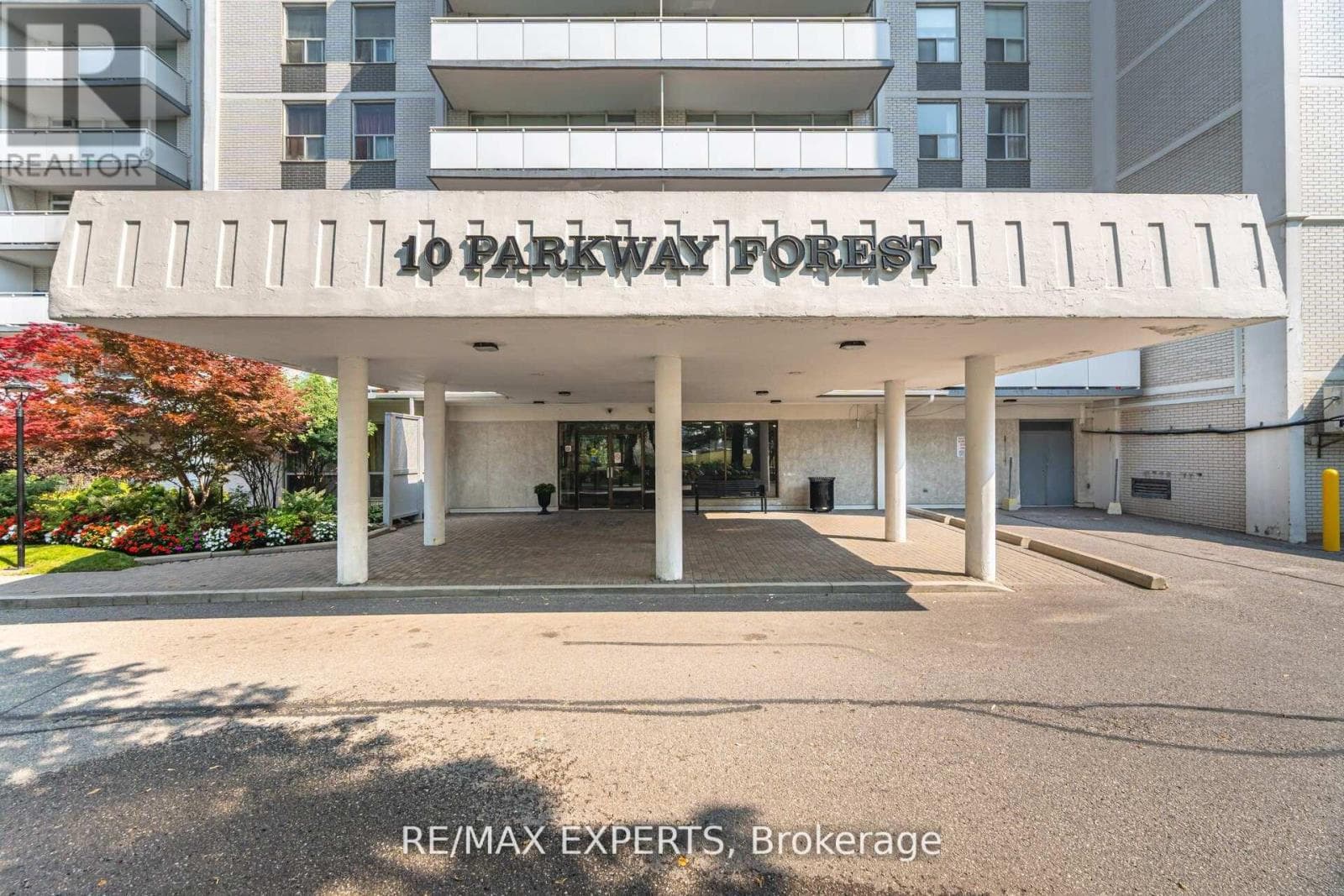 306 - 10 PARKWAY FOREST DRIVE — Toronto (Henry Farm), Ontario - Main photo