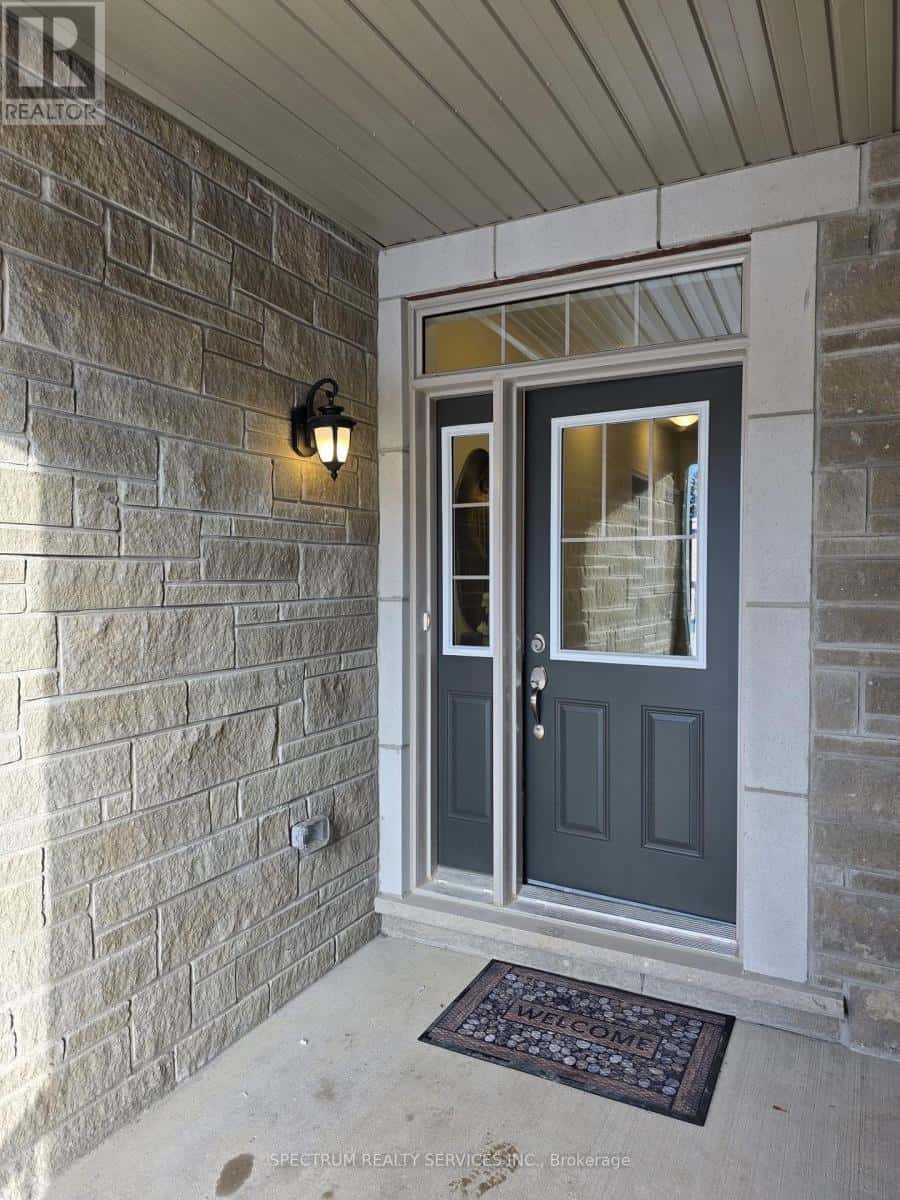 19 INVERNESS WAY — Bradford West Gwillimbury (Bradford), Ontario - Photo 2 of 36