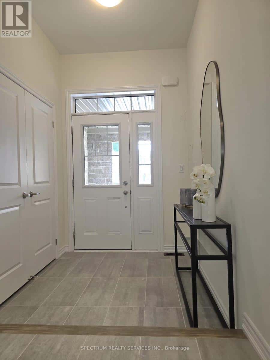 19 INVERNESS WAY — Bradford West Gwillimbury (Bradford), Ontario - Photo 4 of 36