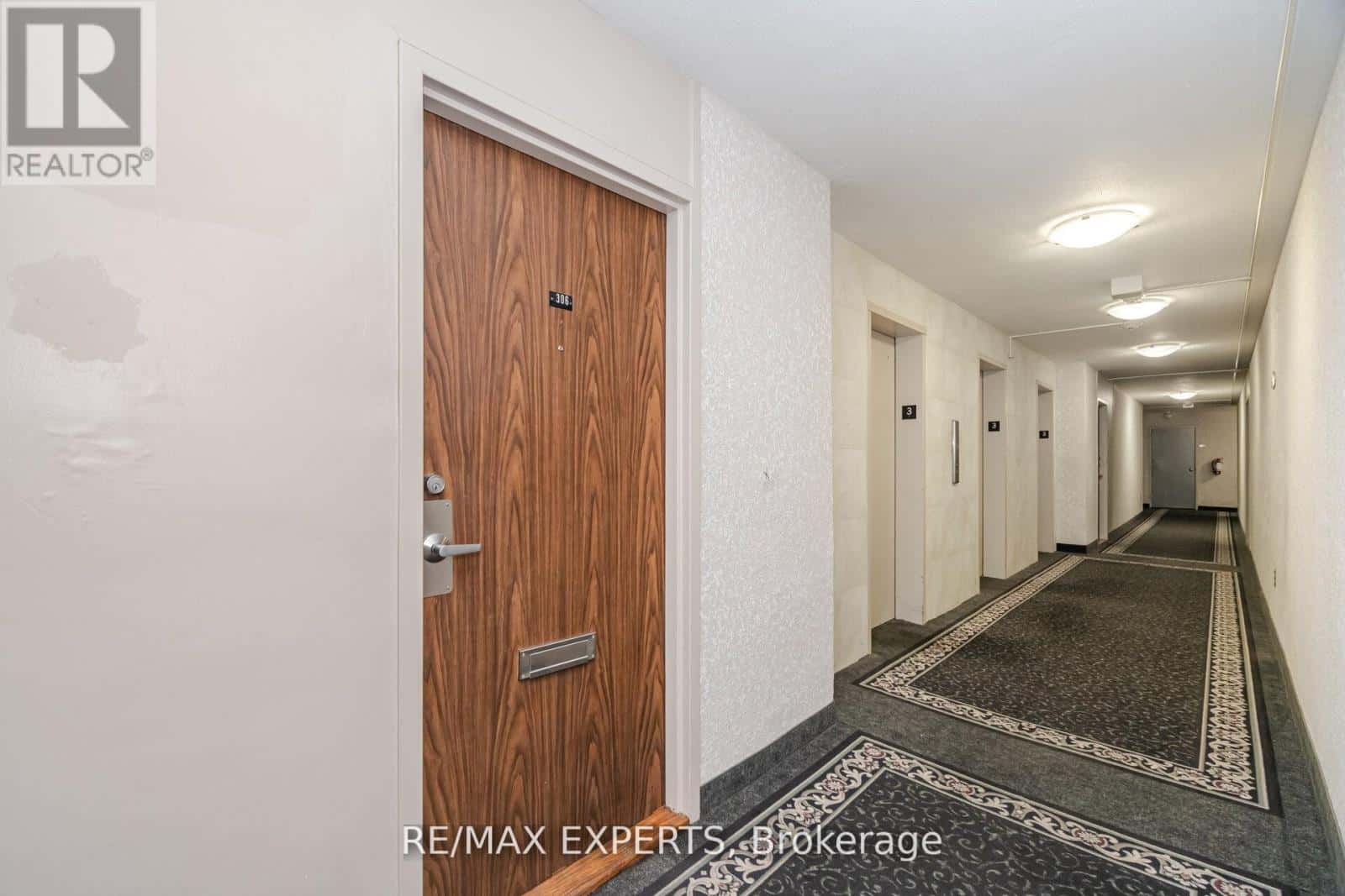 306 - 10 PARKWAY FOREST DRIVE — Toronto (Henry Farm), Ontario - Photo 4 of 44