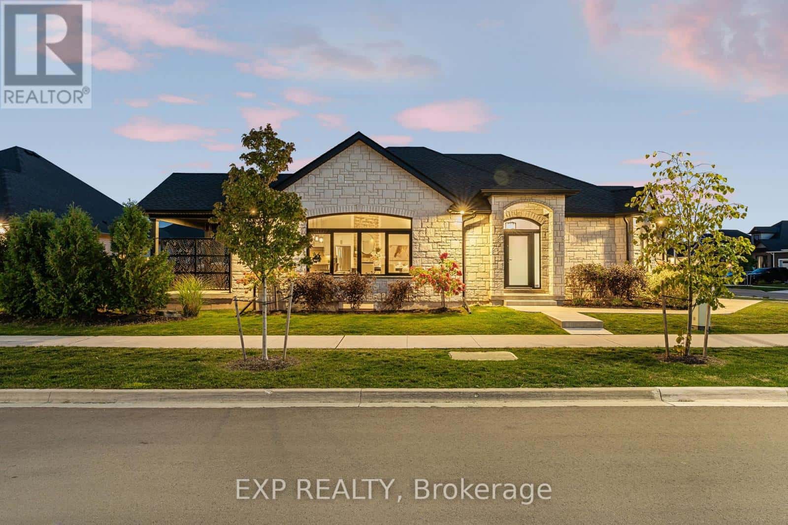 4242 VILLAGE CREEK DRIVE — Fort Erie (Stevensville), Ontario - Photo 2 of 50