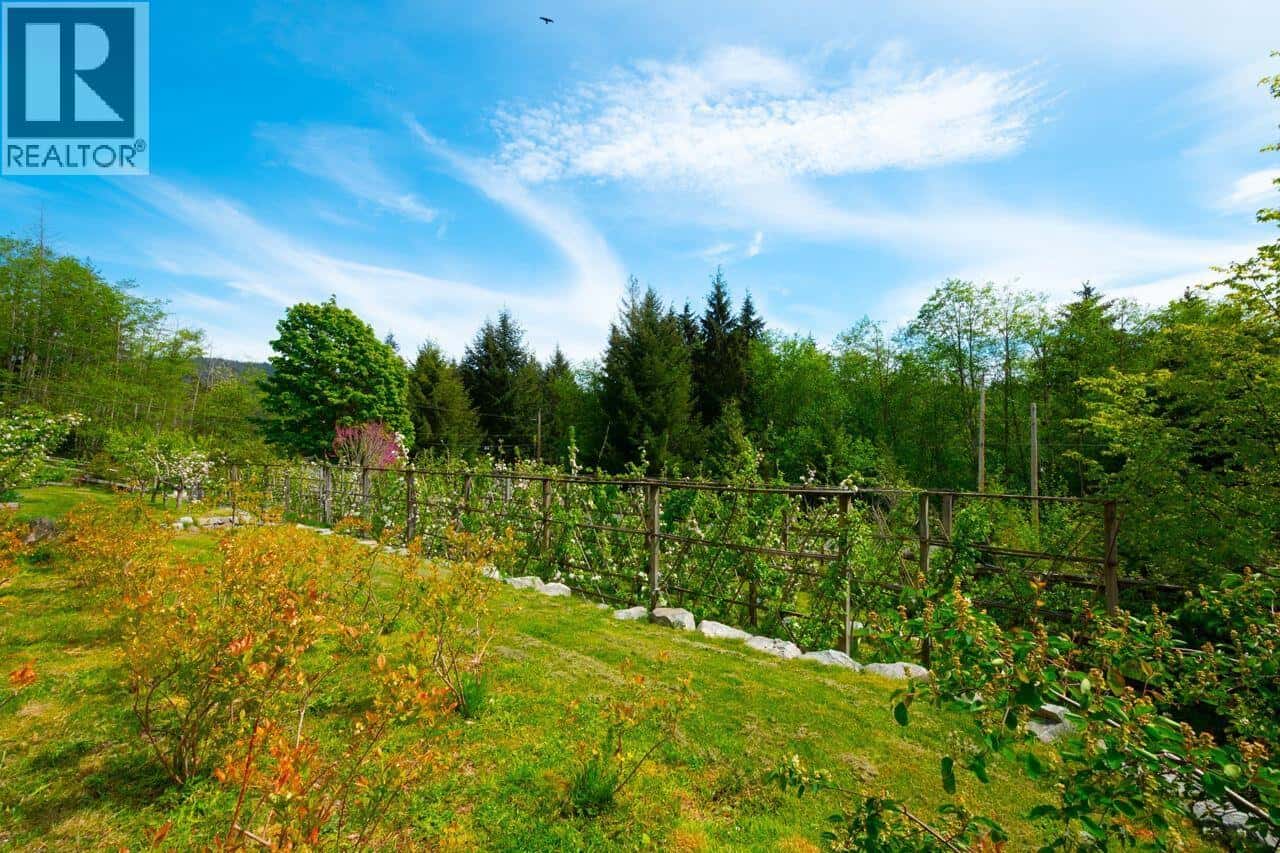 620 LAURA ROAD — Bowen Island, British Columbia - Photo 4 of 40