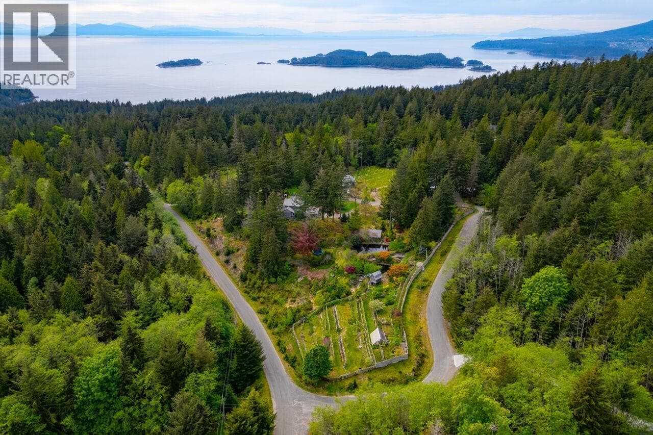 620 LAURA ROAD — Bowen Island, British Columbia - Main photo