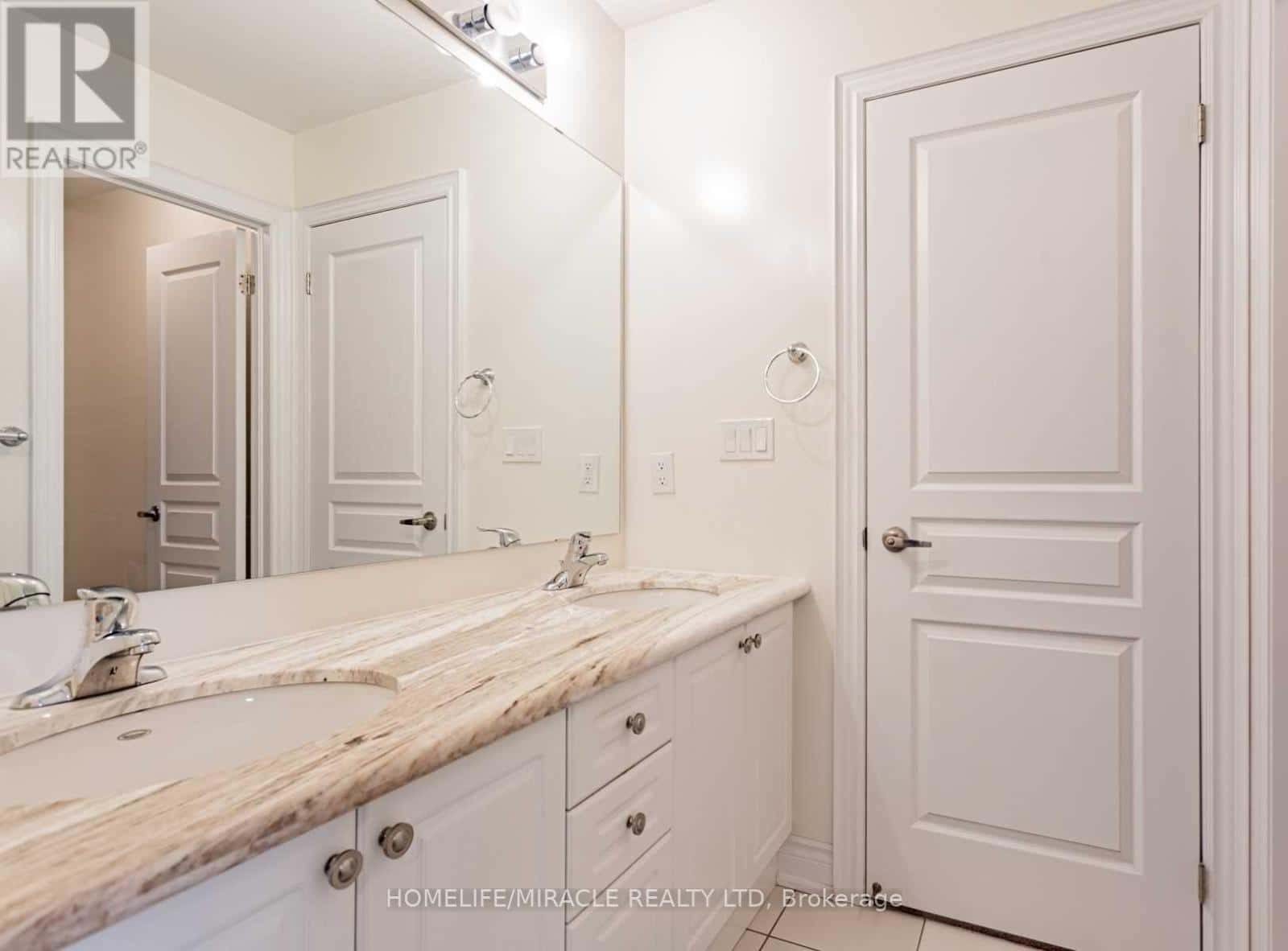 170 MAXWELL STREET — Toronto (Bathurst Manor), Ontario - Photo 5 of 10